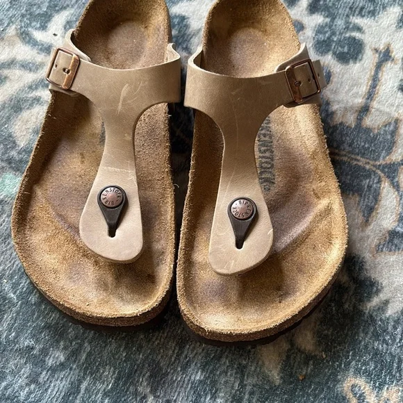 EUC Birkenstock tan/light brown Gizeh sandals - Picture 3 of 3